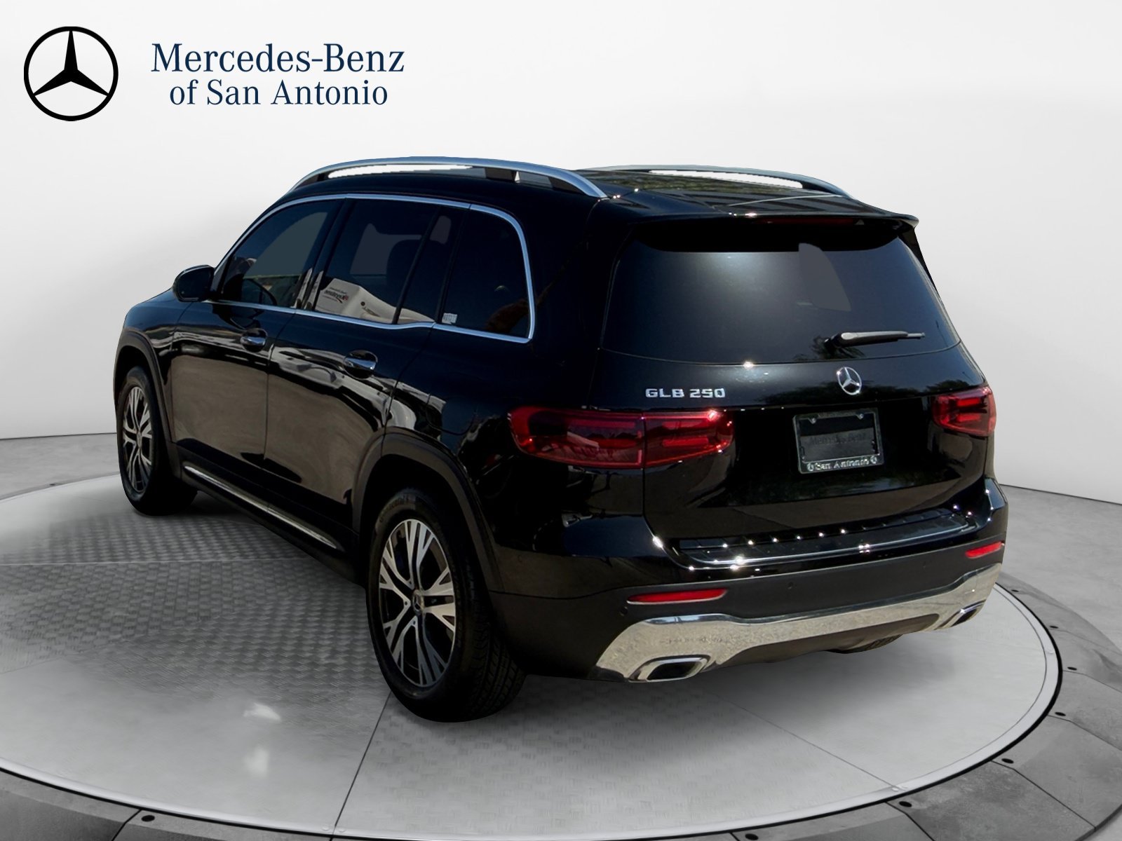 Used 2025 Black Mercedes-Benz GLB 250 image 5