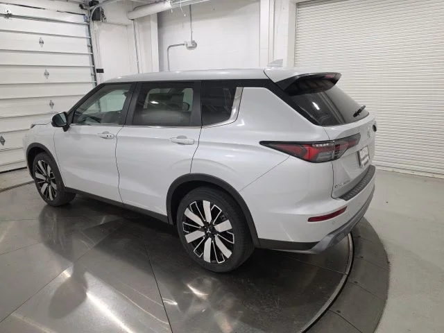 New 2026 White Diamond Mitsubishi SE S-AWC image 6