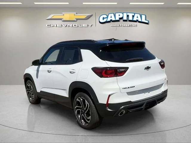 Used 2024 Summit White Chevrolet RS image 3