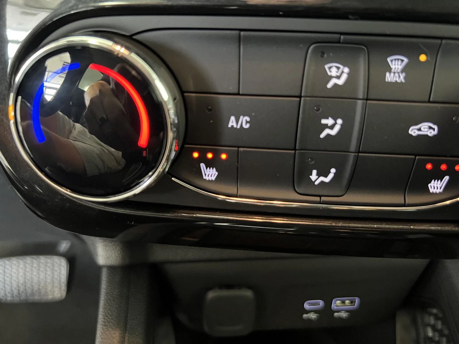 Used 2024 Summit White Chevrolet LT image 15