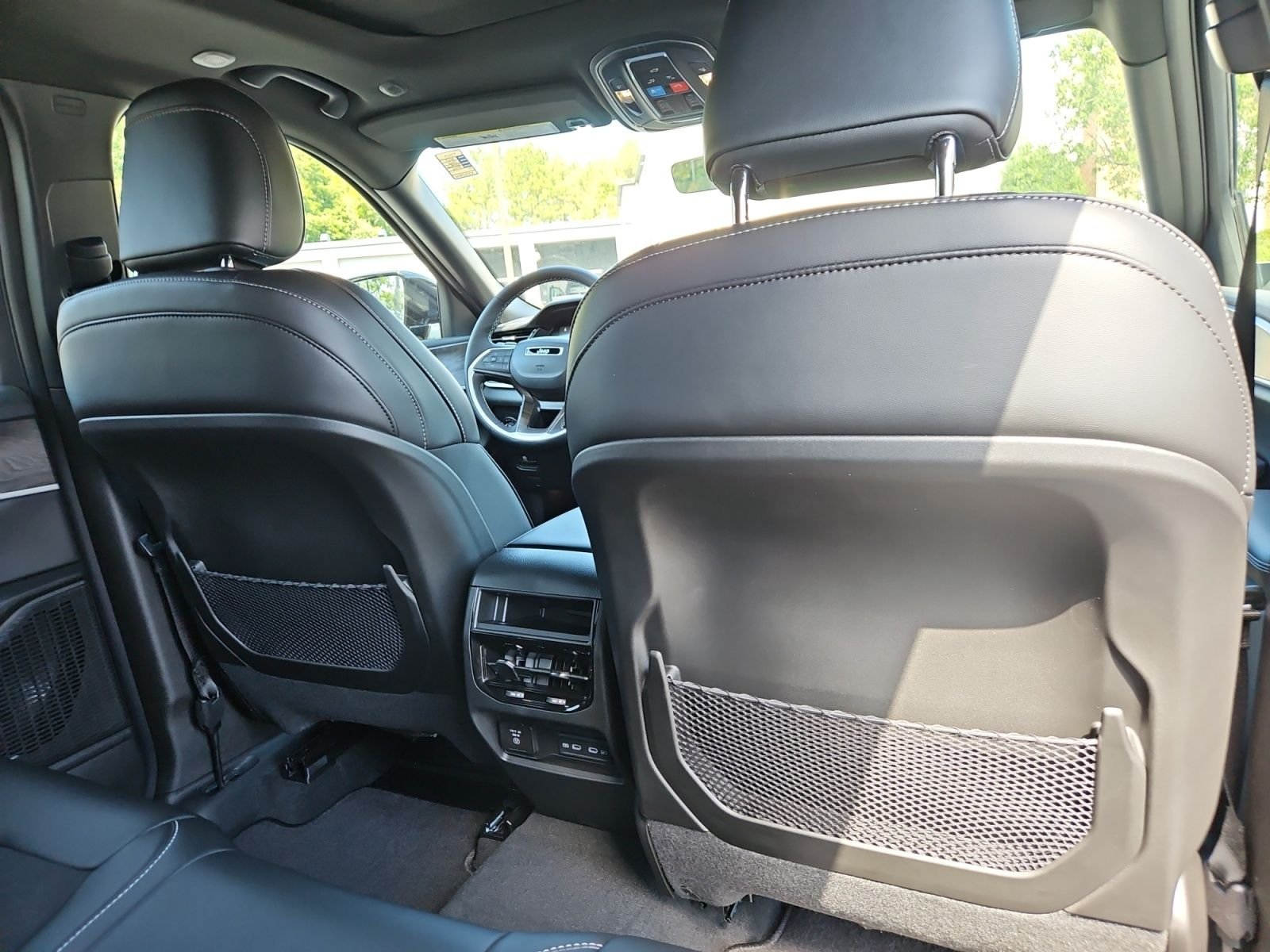 New 2027 Sting-Gray Clearcoat Jeep Laredo Altitude image 18