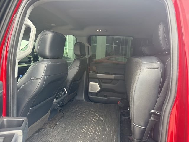Used 2022  Ford Lariat image 4
