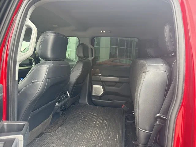 Used 2022  Ford Lariat image 4