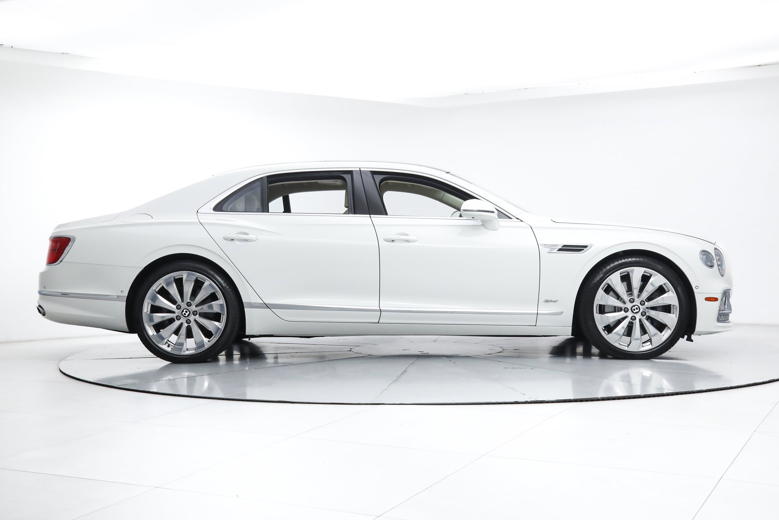 Used 2022 White Bentley  image 6