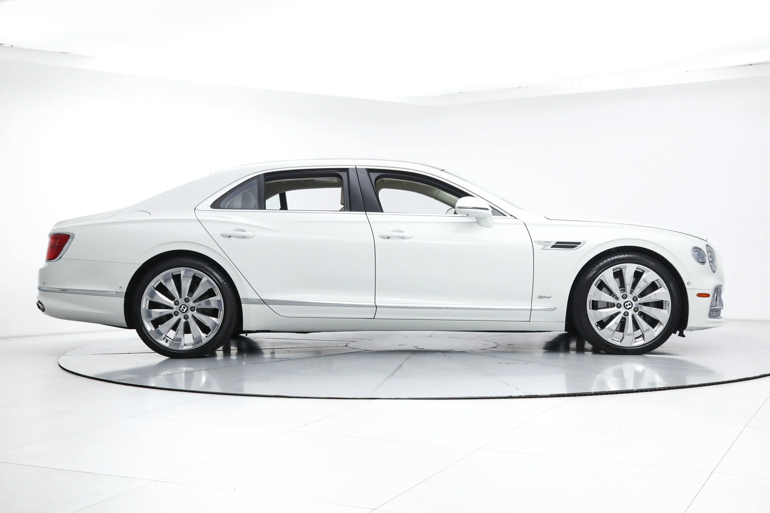 Used 2022 White Bentley  image 6