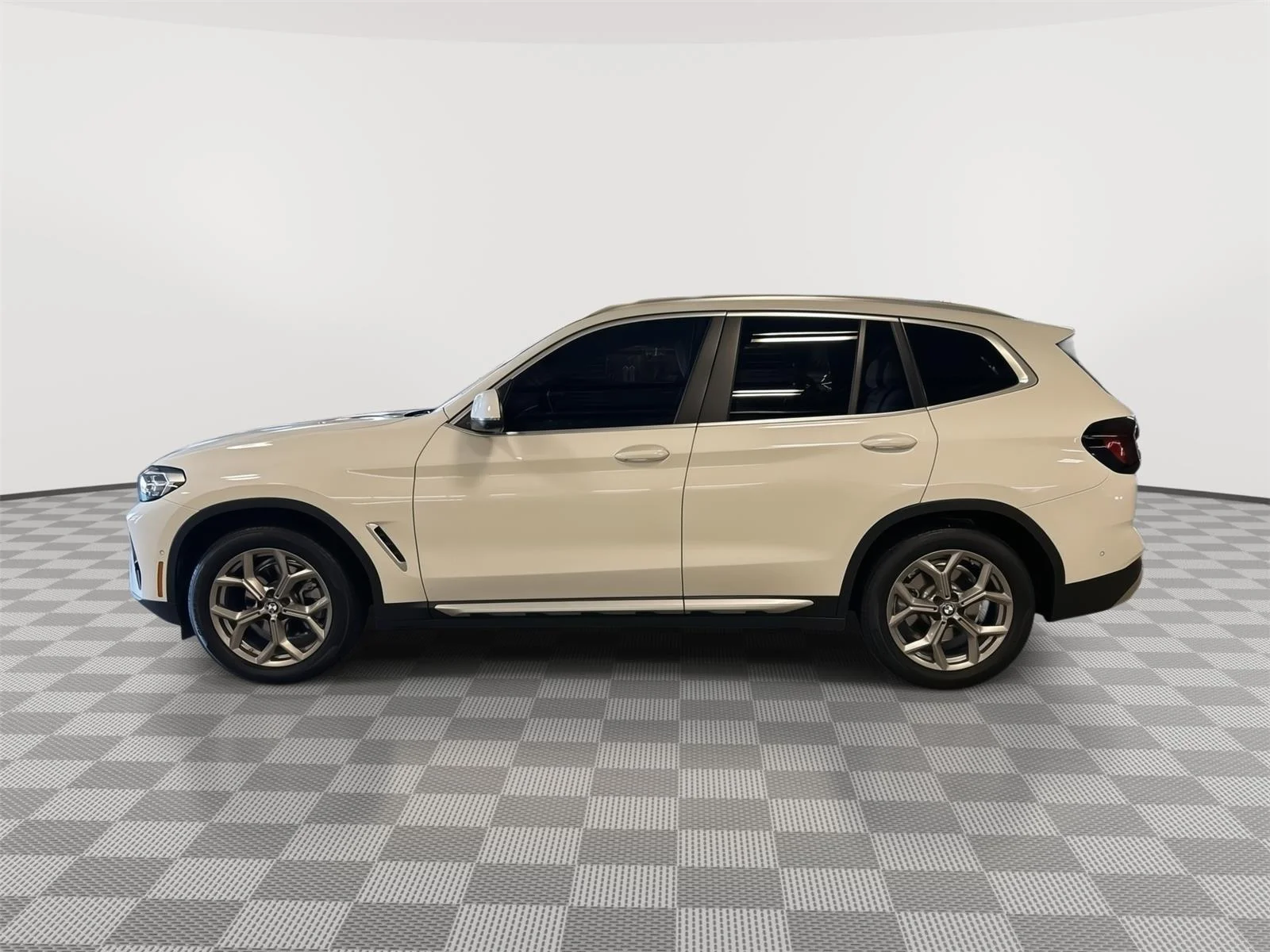 Used 2024 Alpine White BMW xDrive30i image 6