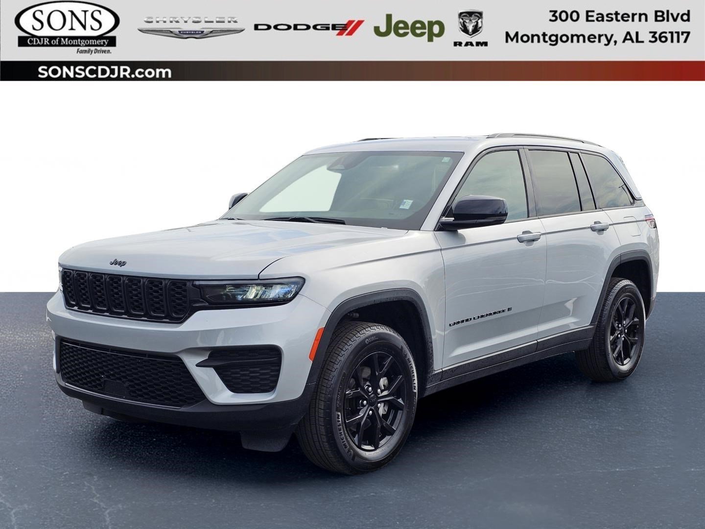Used 2025 Silver Zynith Jeep Altitude image 1