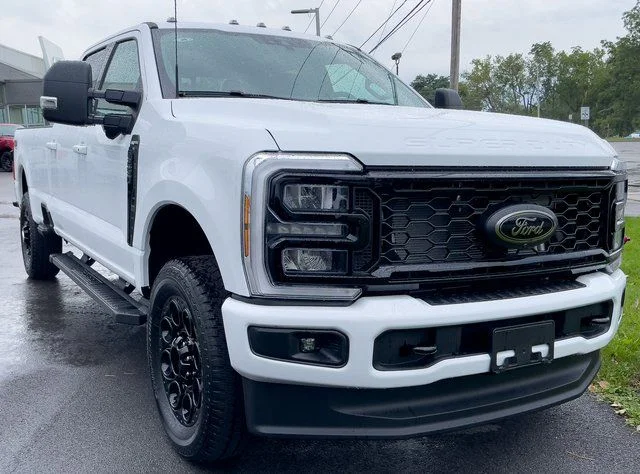 New 2026 Oxford White Ford F-250® XLT image 3