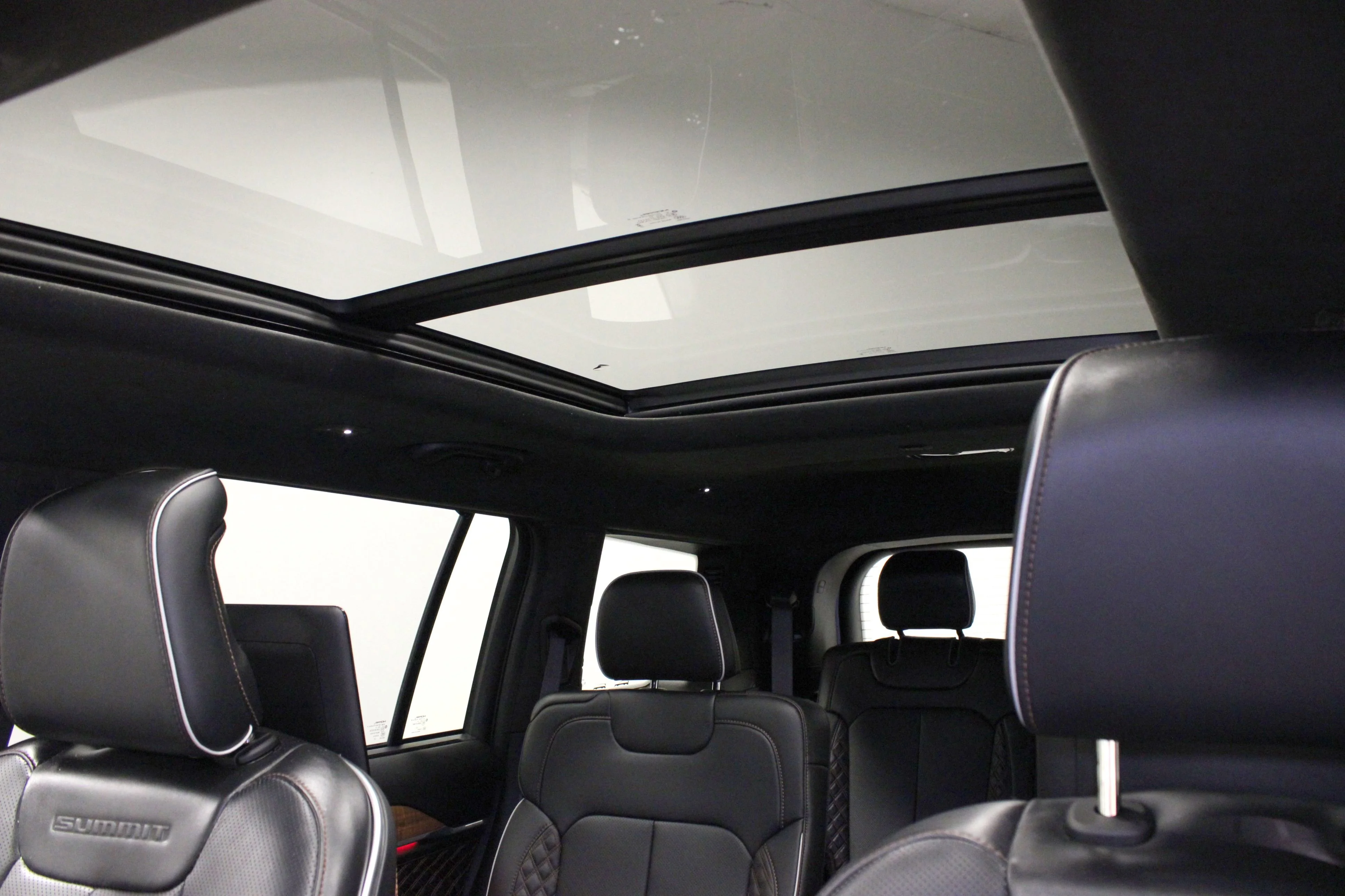 Used 2023 Bright White Clearcoat Jeep Summit image 10