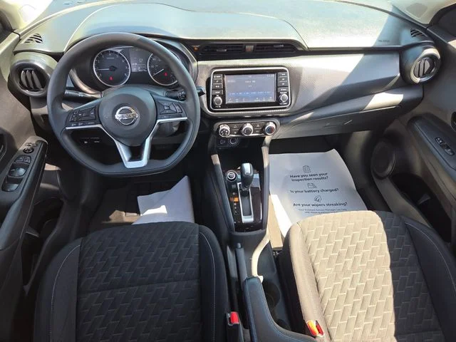 Used 2021 Blue Nissan S image 9