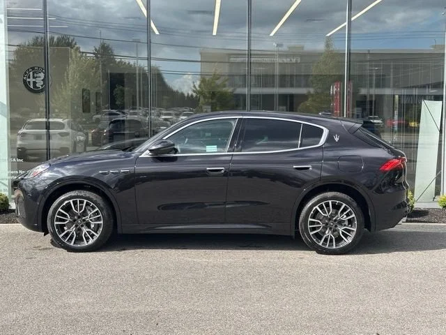 Used 2025 Black Maserati Base image 3