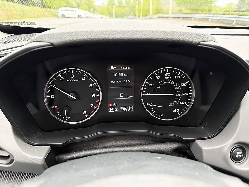 Used 2025 Ice Silver Metallic Subaru Limited image 14