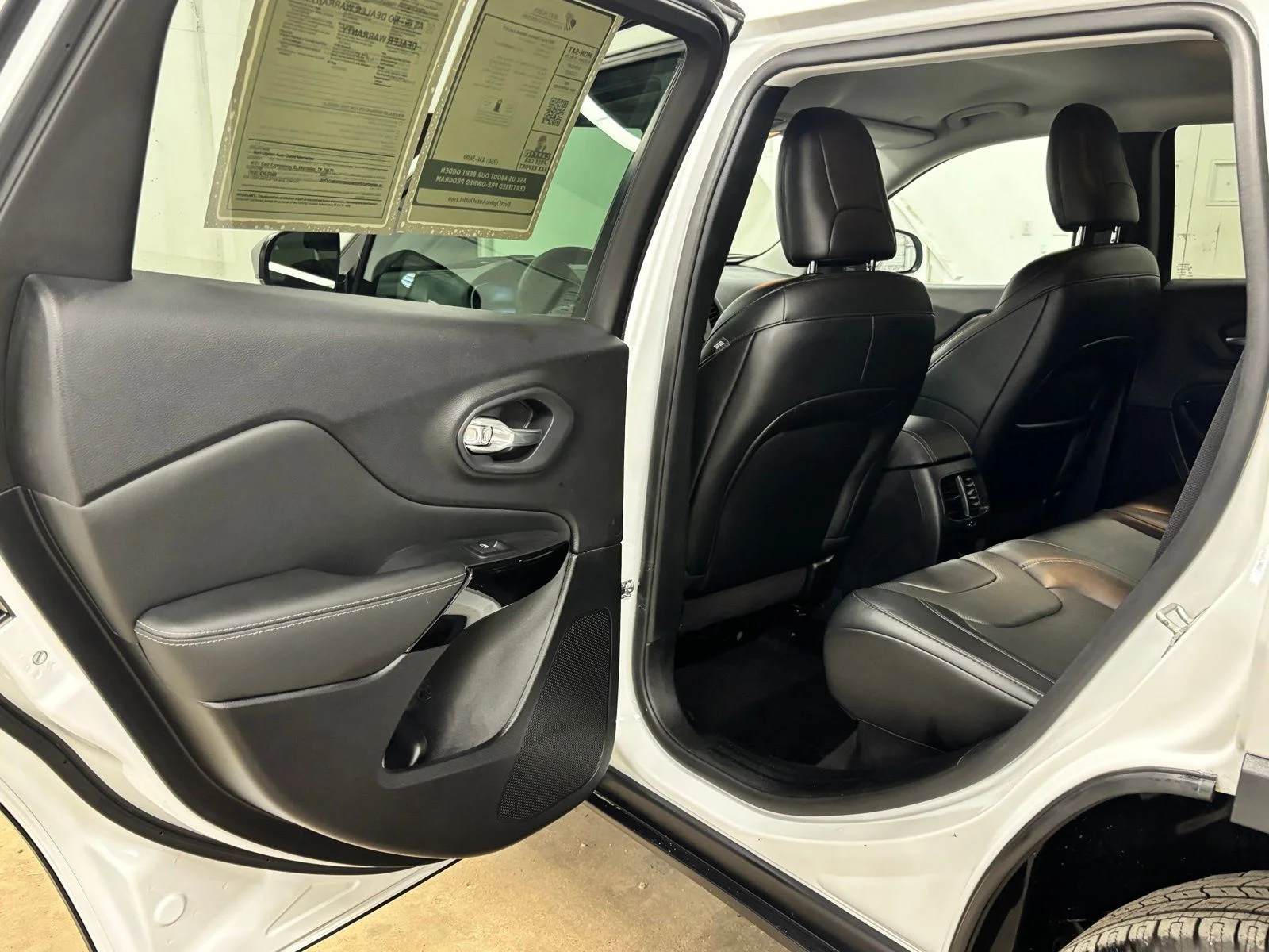 Used 2023 White Jeep Altitude image 18