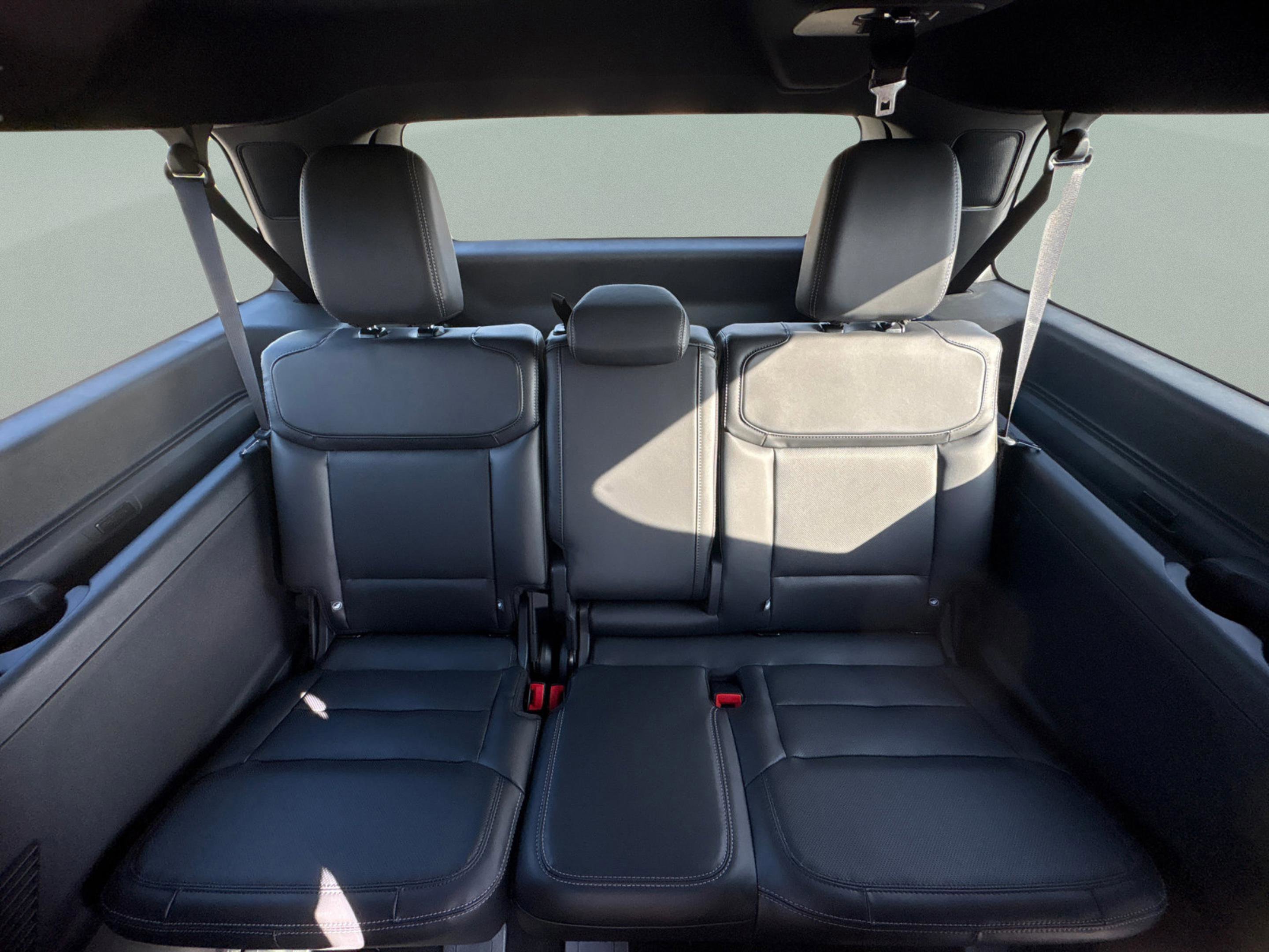 New 2026 Star White Metallic Tri-Coat Ford MAX Platinum® image 18