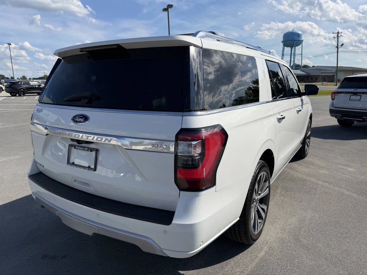 Used 2021 Off White Ford Platinum 4x4 4dr SUV image 24
