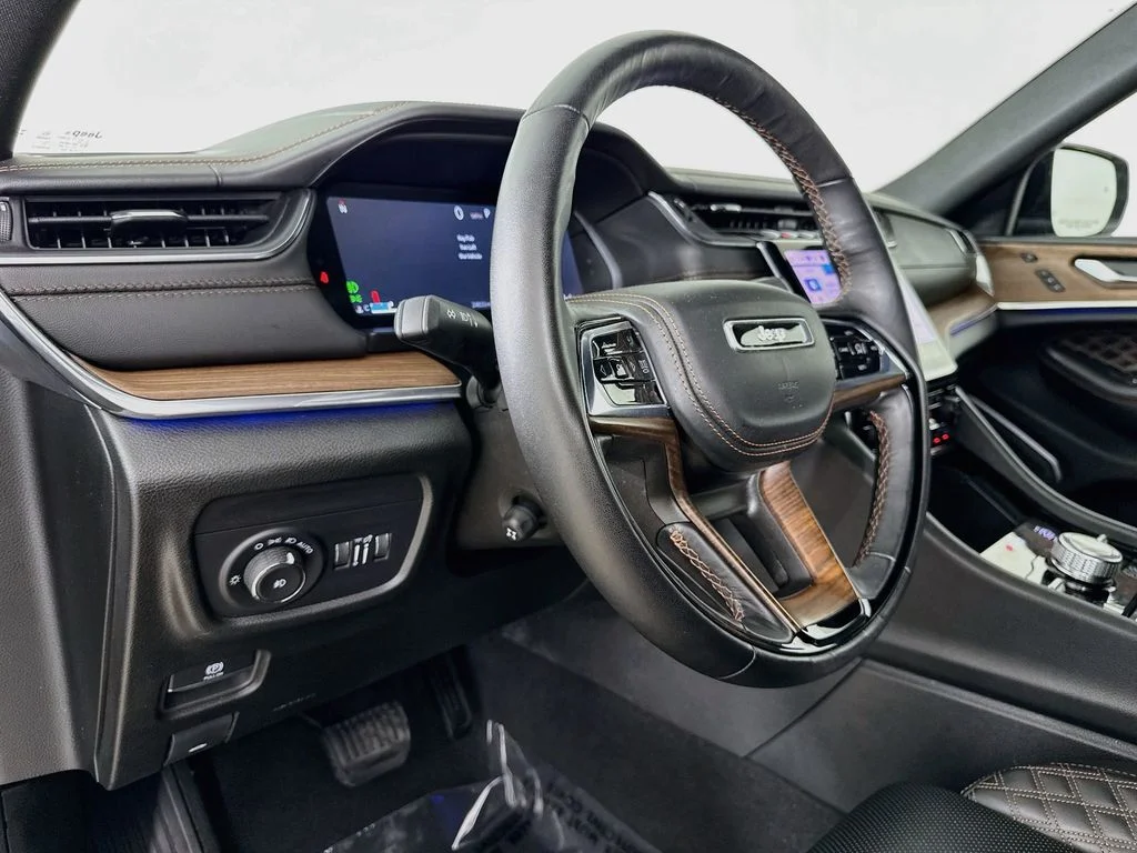 Used 2025 Black Jeep Summit image 9
