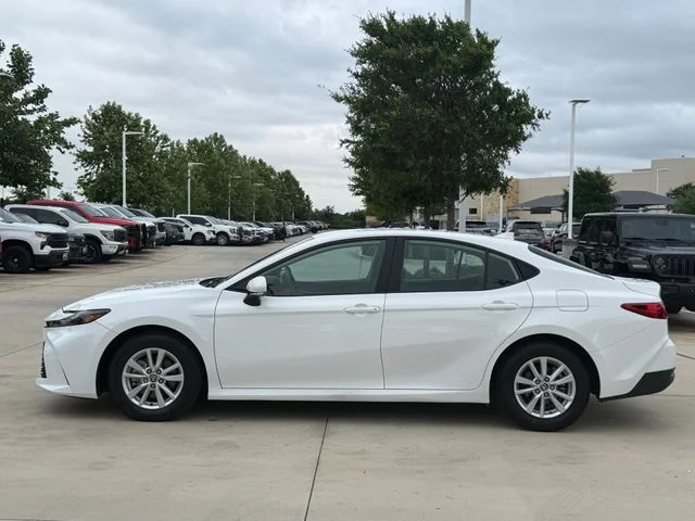 2025 Toyota Camry LE - Photo 7