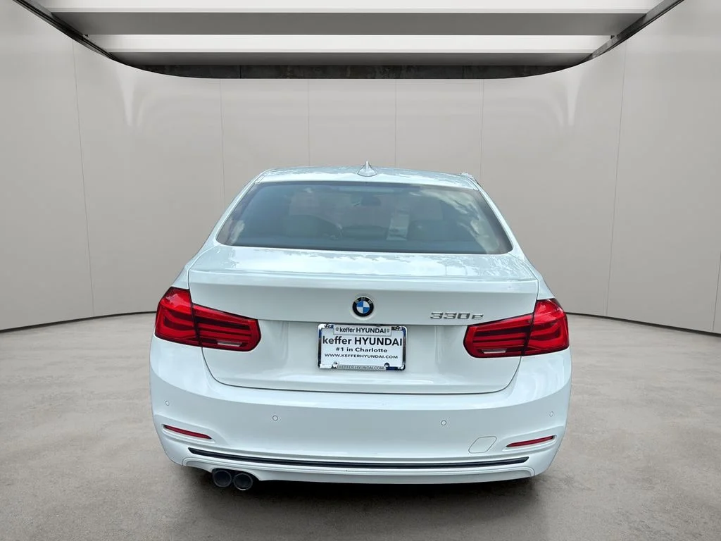 Used 2018 Alpine White BMW 330e iPerformance image 4