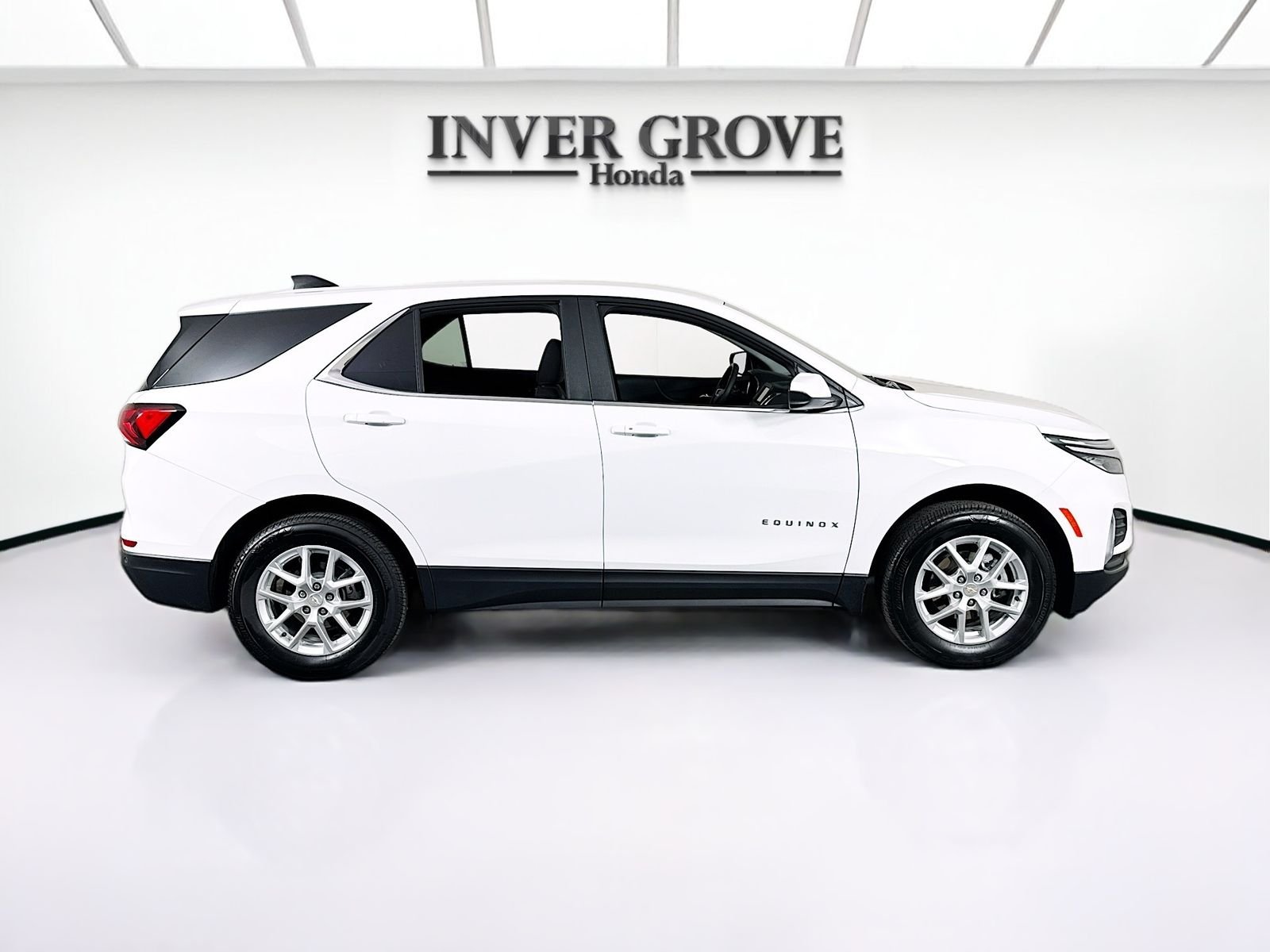 Used 2023 Summit White Chevrolet LT image 4