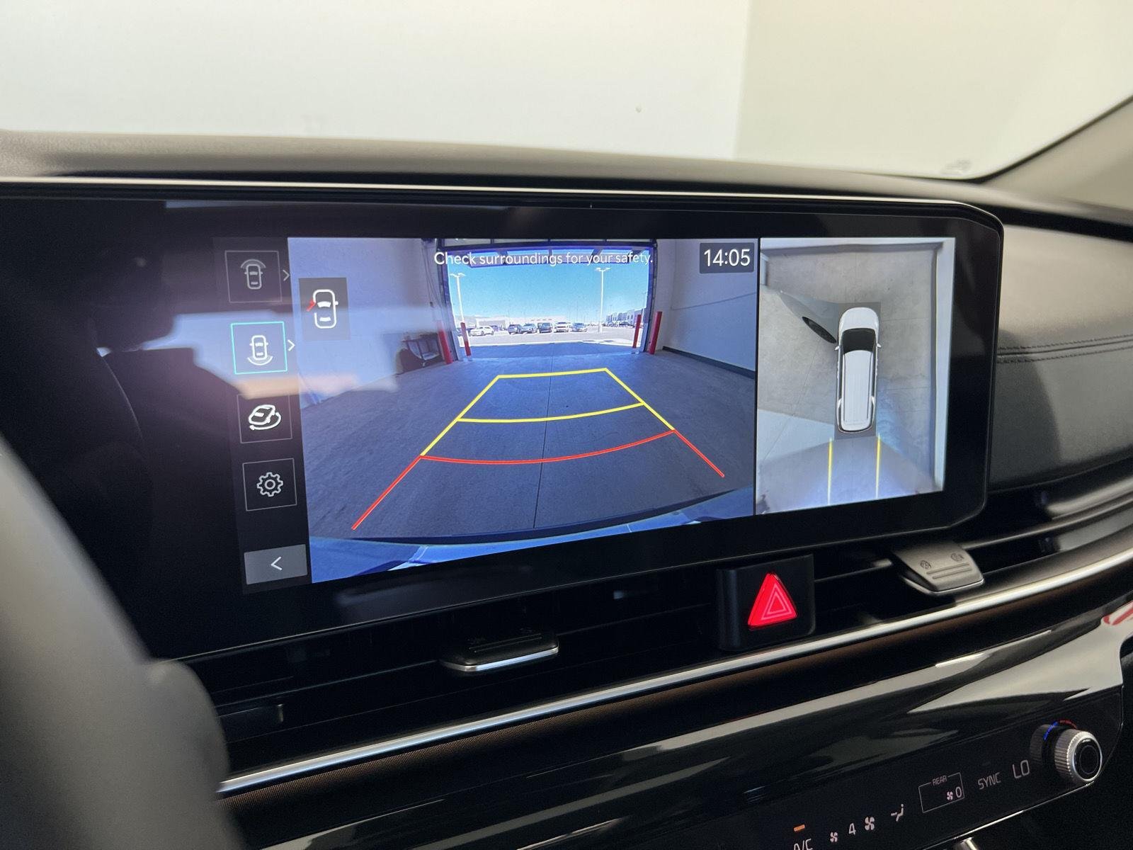 2025 Kia Carnival SX Prestige - Photo 17