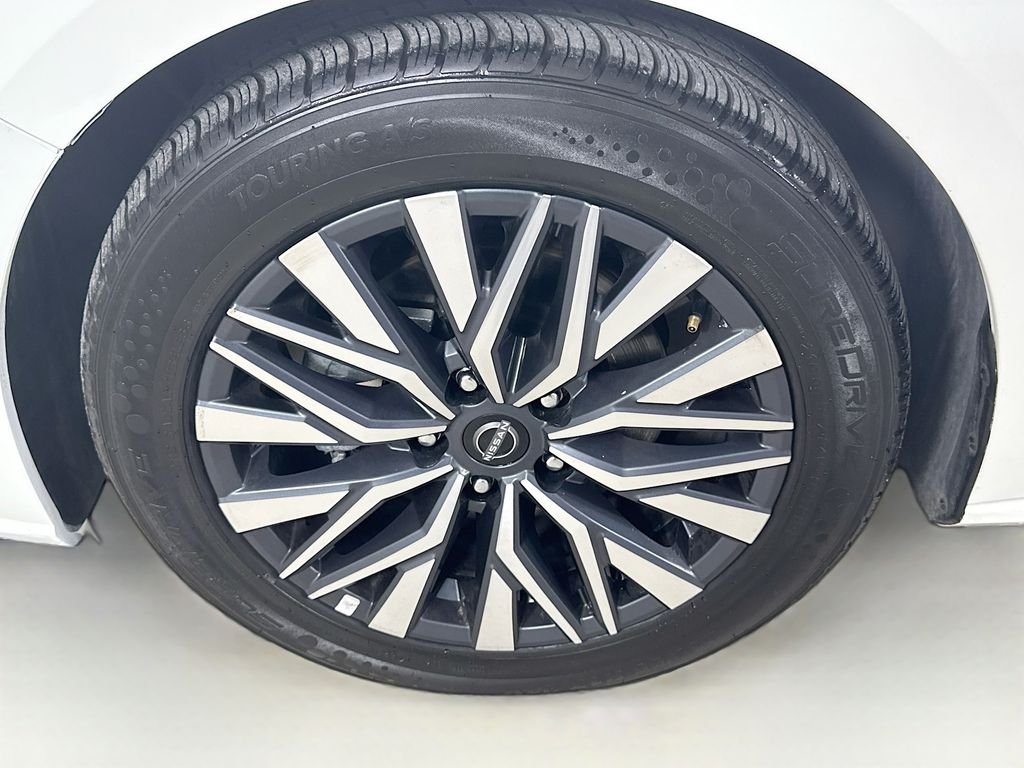 Used 2025 Glacier White Nissan 2.5 SV image 37