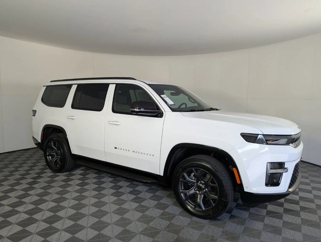 New 2026 Bright White Clear-Coat Exterior Paint Jeep Limited Altitude image 2