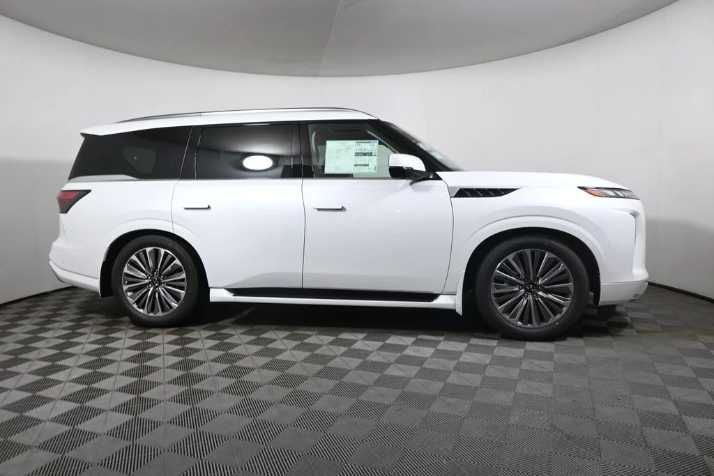 New 2027 White INFINITI LUXE image 8