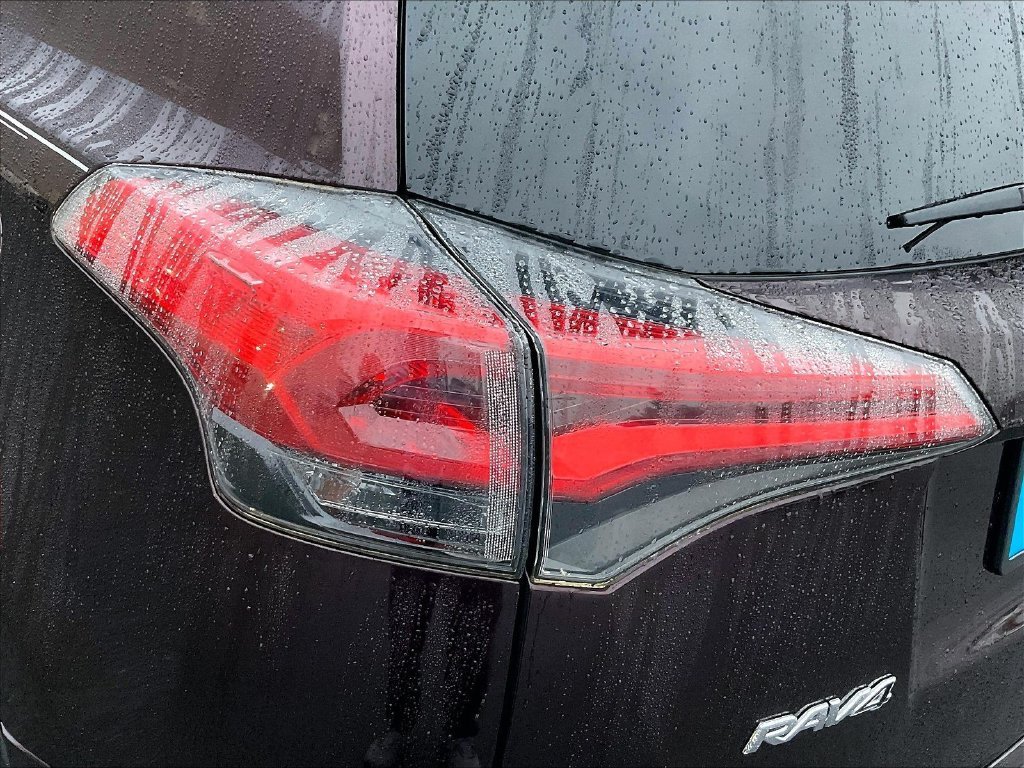 Used 2018 Black Currant Toyota XLE image 32