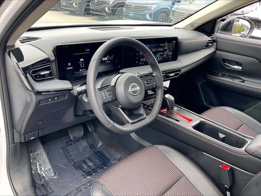 Used 2025 Aspen White Tricoat Nissan SR image 8