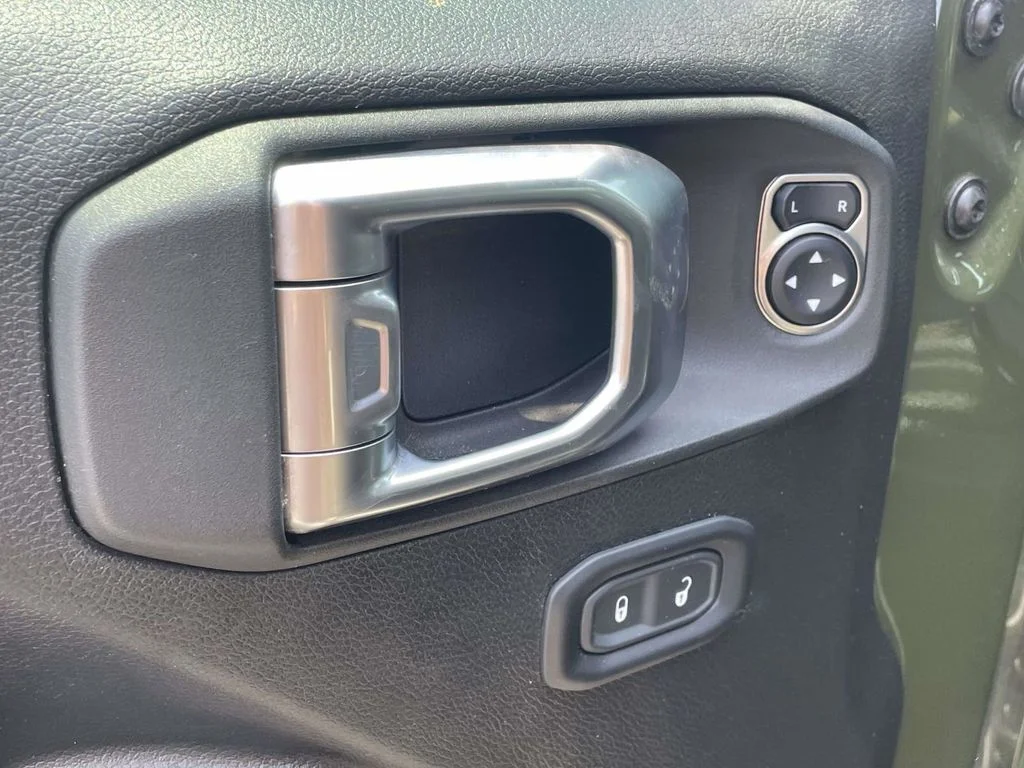 Used 2022 Green Jeep Mojave image 24