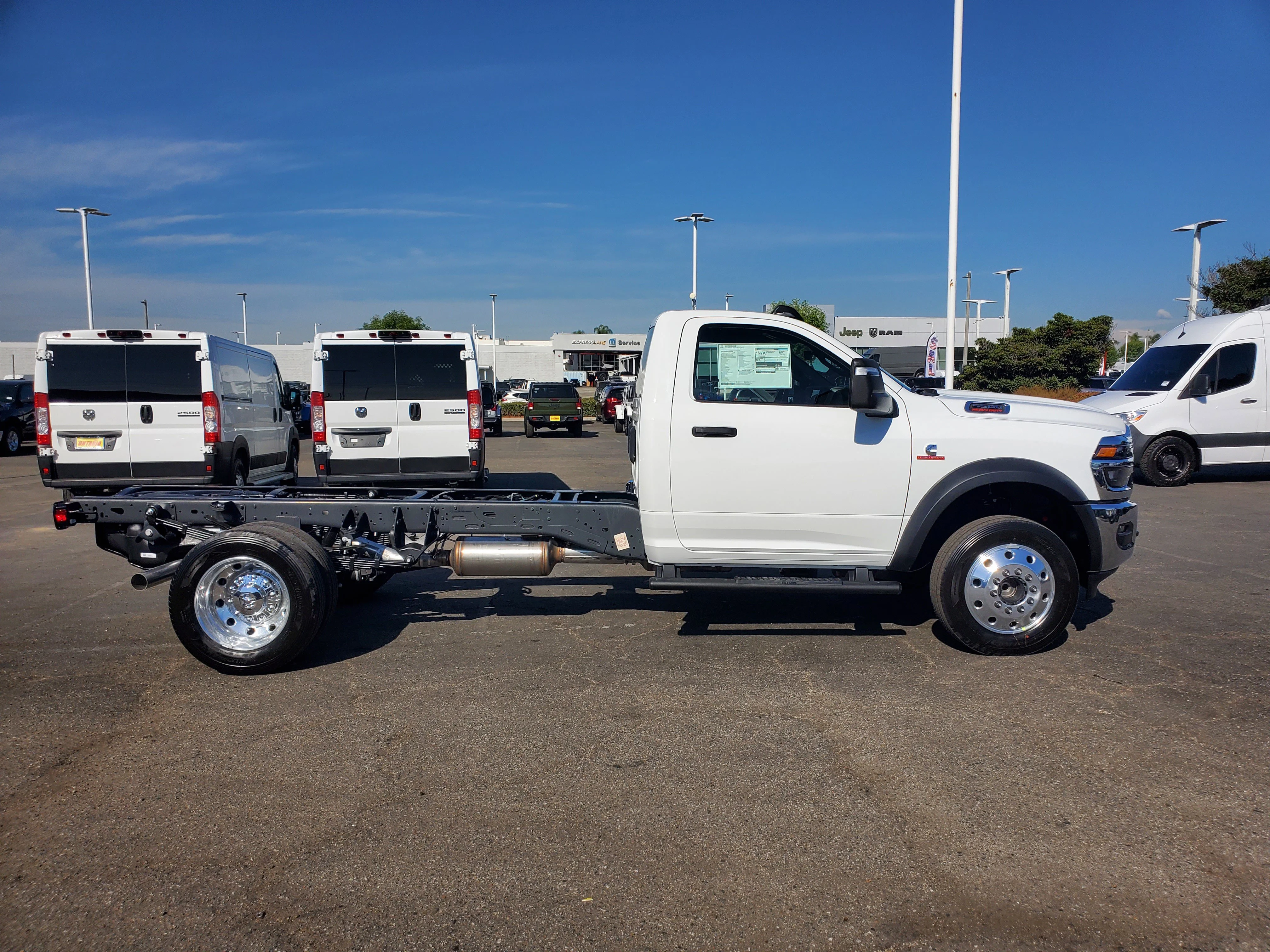 New 2026 Bright White Clear-Coat Exterior Paint RAM Tradesman image 2