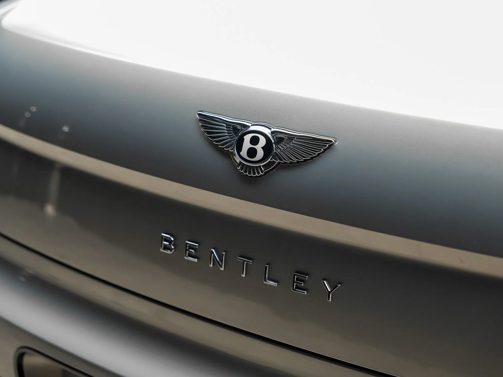 Used 2022 Silver Bentley W12 image 19