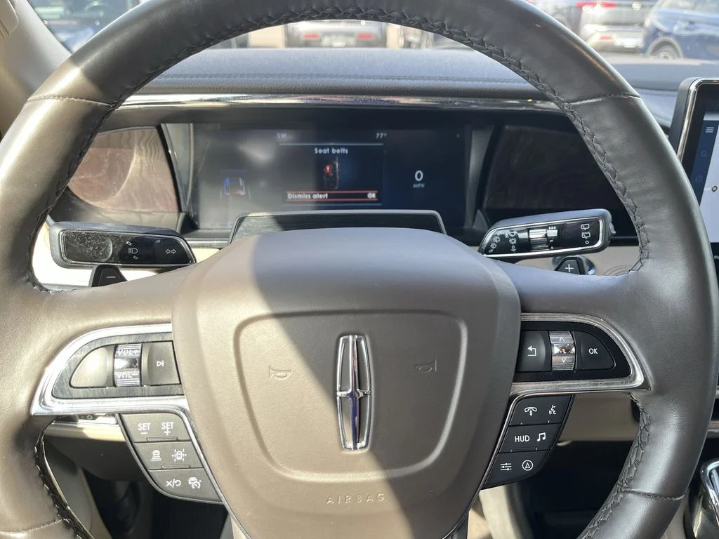 Used 2024 White Lincoln Reserve image 14