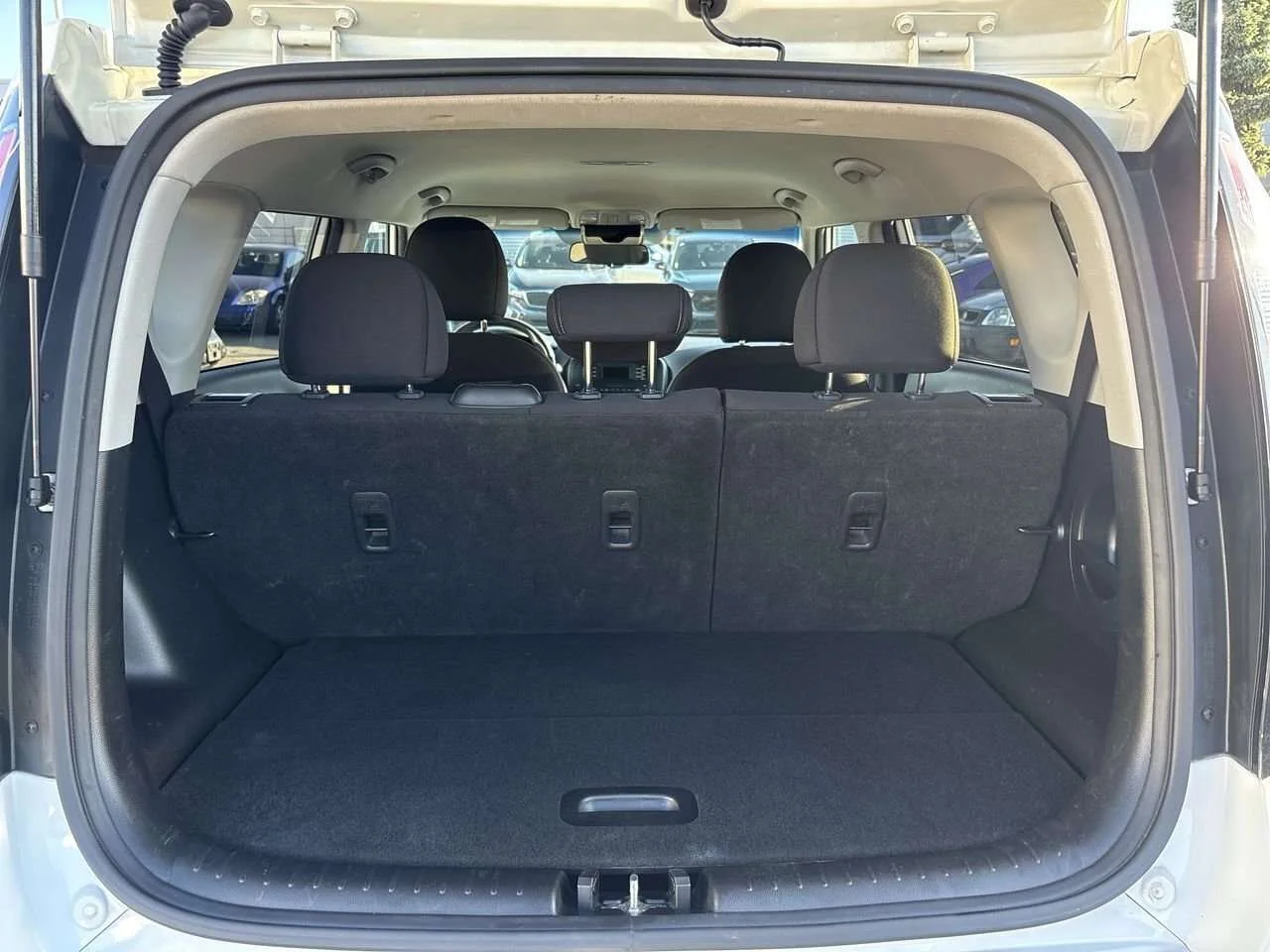 Used 2016 Polar Kia LX at Dilawri Certified   One Owner   Local BC image 28
