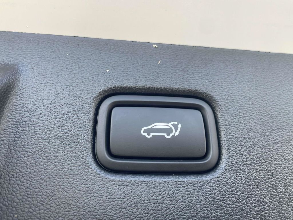 Used 2026 White Hyundai SEL image 28