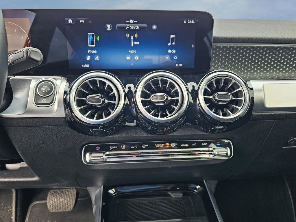 Used 2024  Mercedes-Benz GLB 250 image 26