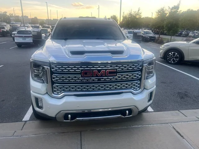 Used 2022 White GMC Denali image 3