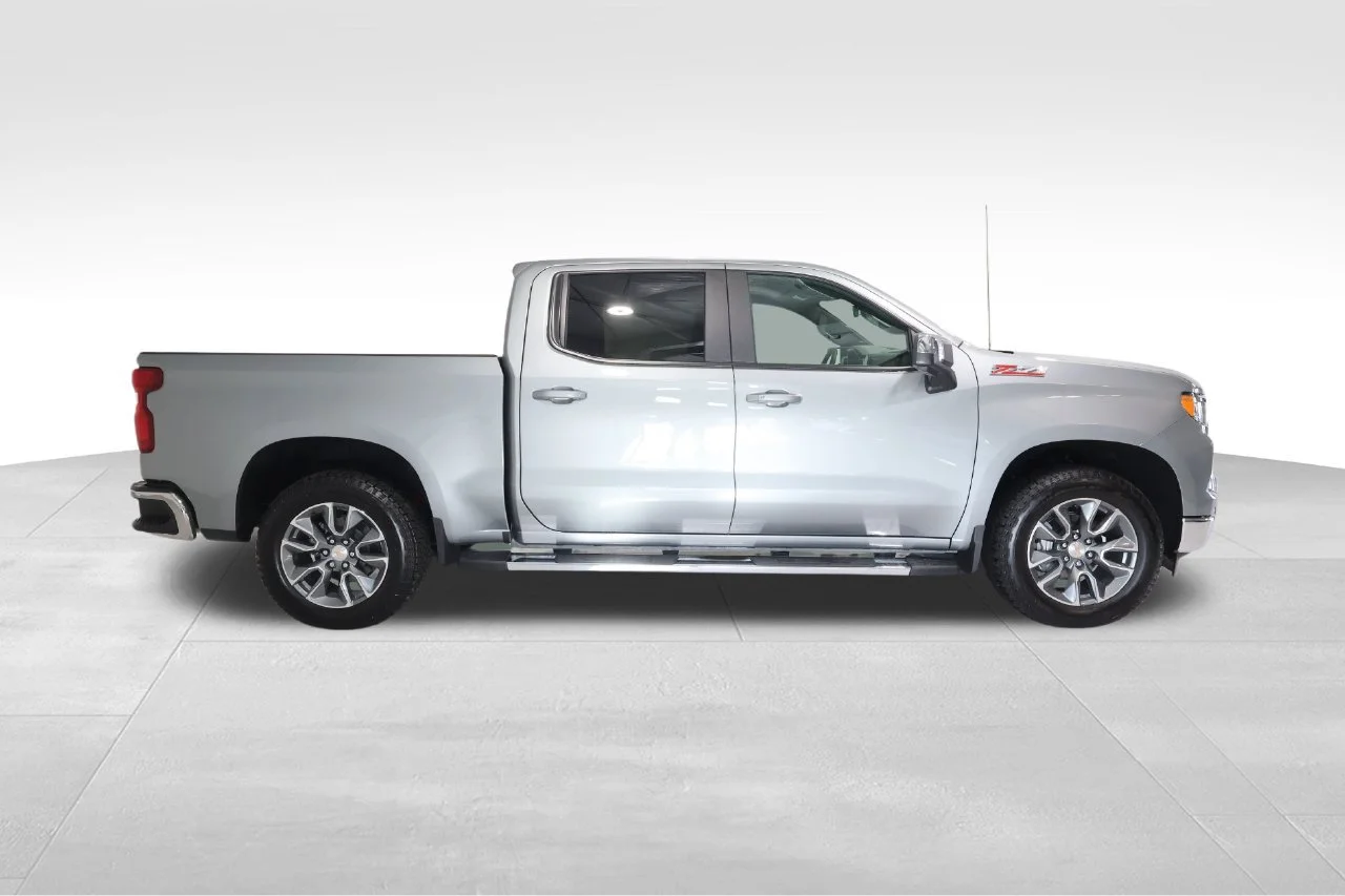 Used 2026 Sterling Gray Metallic Chevrolet LT image 5