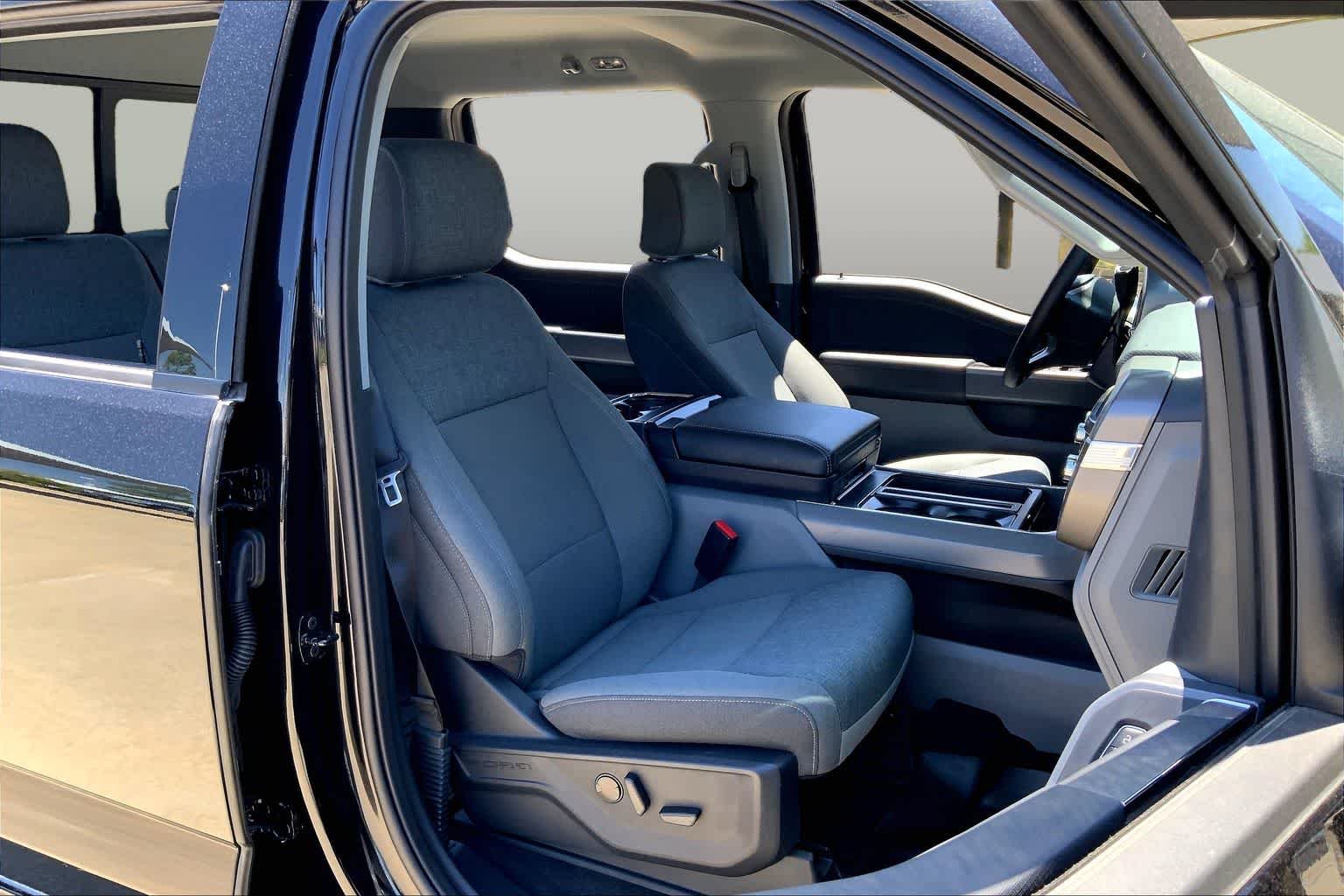 Used 2024 Agate Black Metallic Ford XLT image 9
