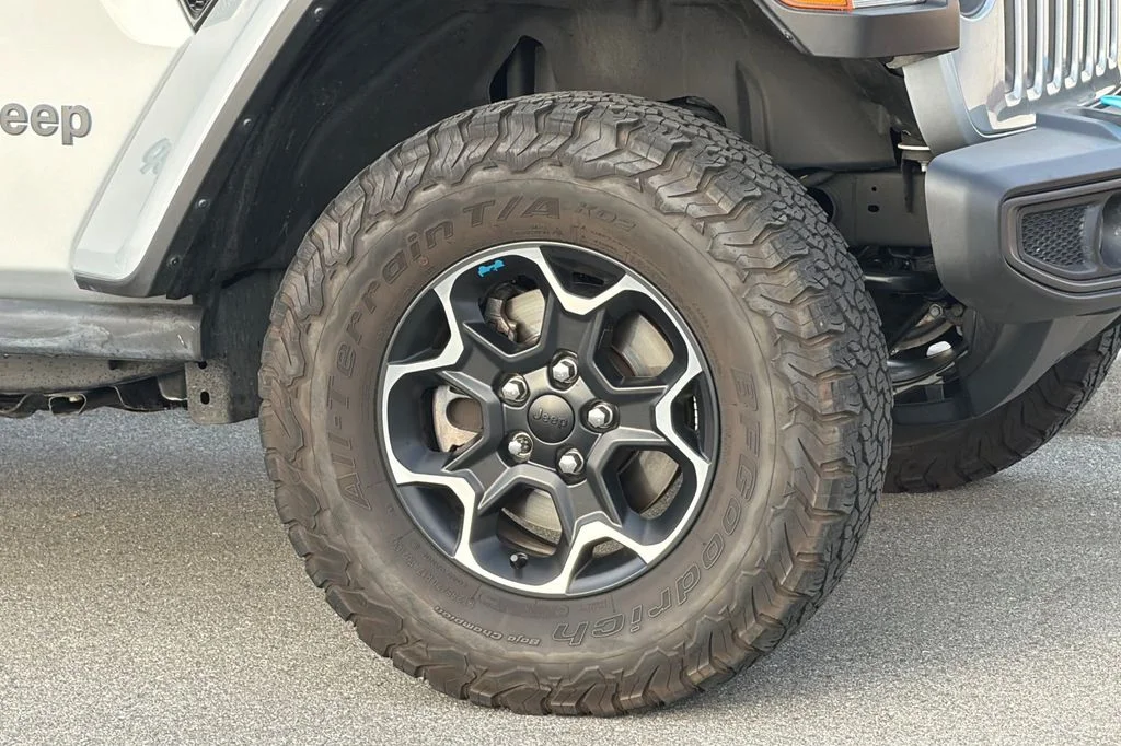 Used 2023 Silver Jeep Rubicon 4xe image 29