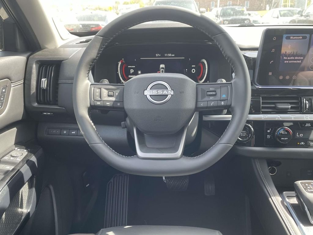New 2026 Boulder Gray Pearl / Super Black Two-tone Nissan Platinum image 13