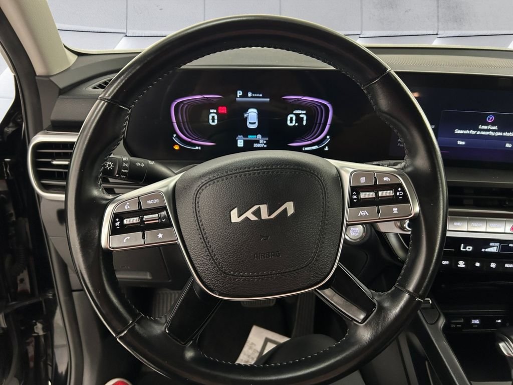 Used 2023 Black Kia S image 9
