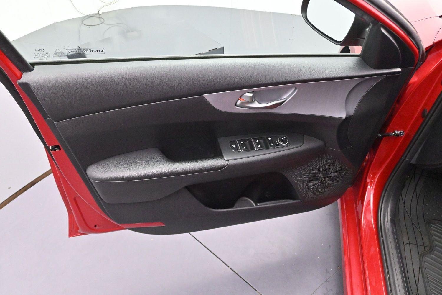 Used 2022 Currant Red Kia LXS image 9