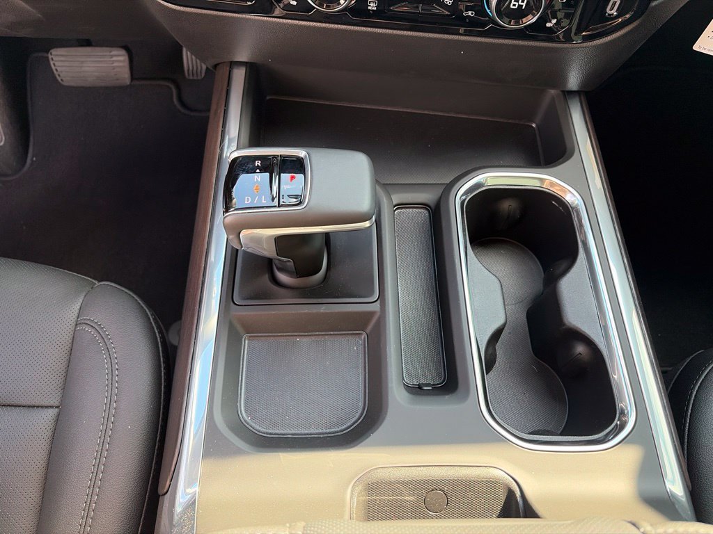 New 2026 Glacier White Tricoat GMC SLT image 32