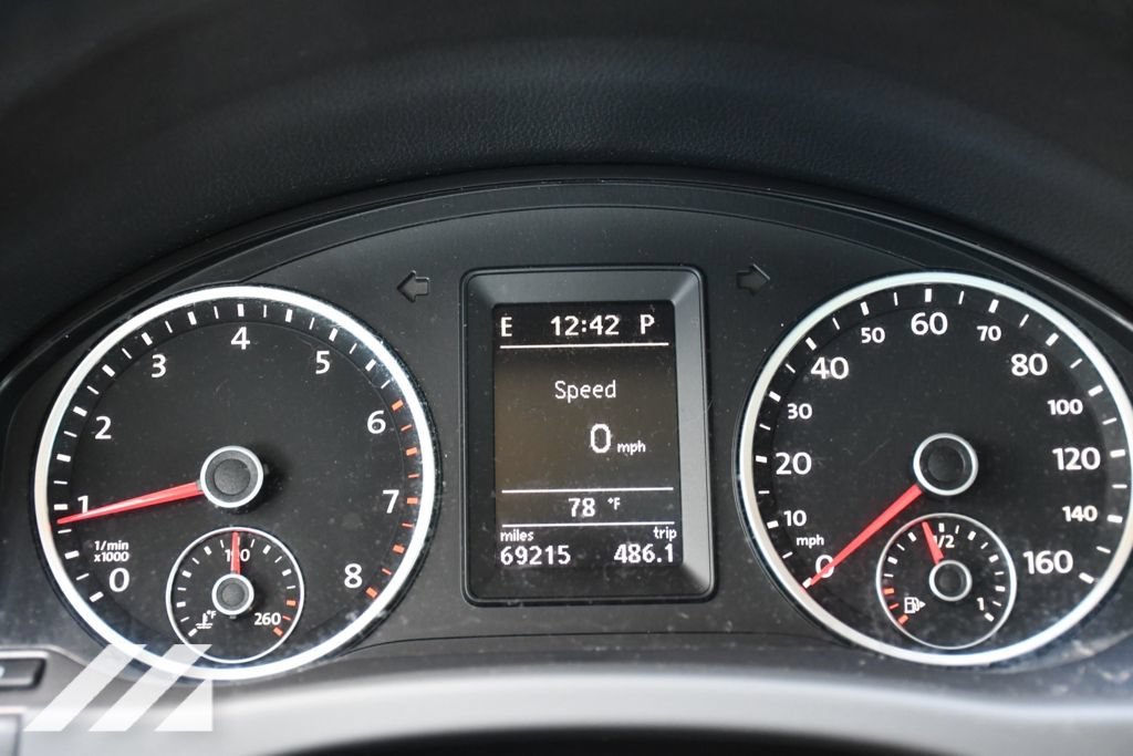 Used 2010  Volkswagen SE image 14