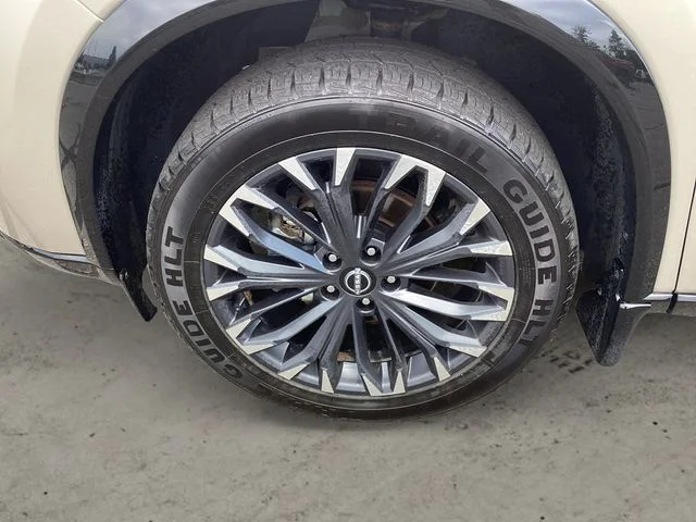Used 2024 Champagne Silver Metallic Nissan Platinum image 14