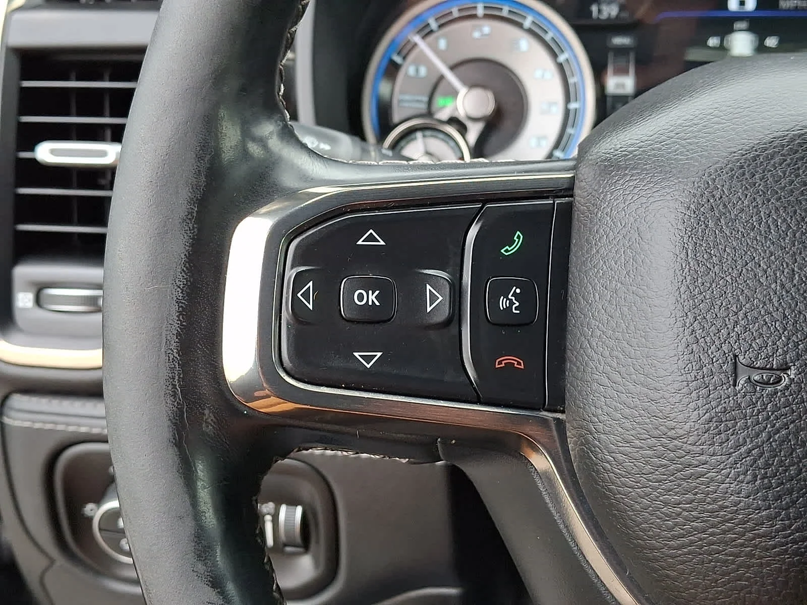 Used 2019 Diamond Black Crystal Pearl Ram Limited image 24
