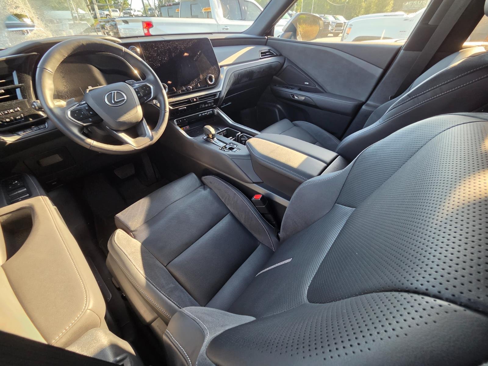 Used 2026 Silver Lexus TX 550h+ Luxury image 11