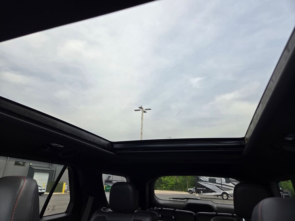 New 2026 Star White Metallic Tri-Coat Ford ST image 12
