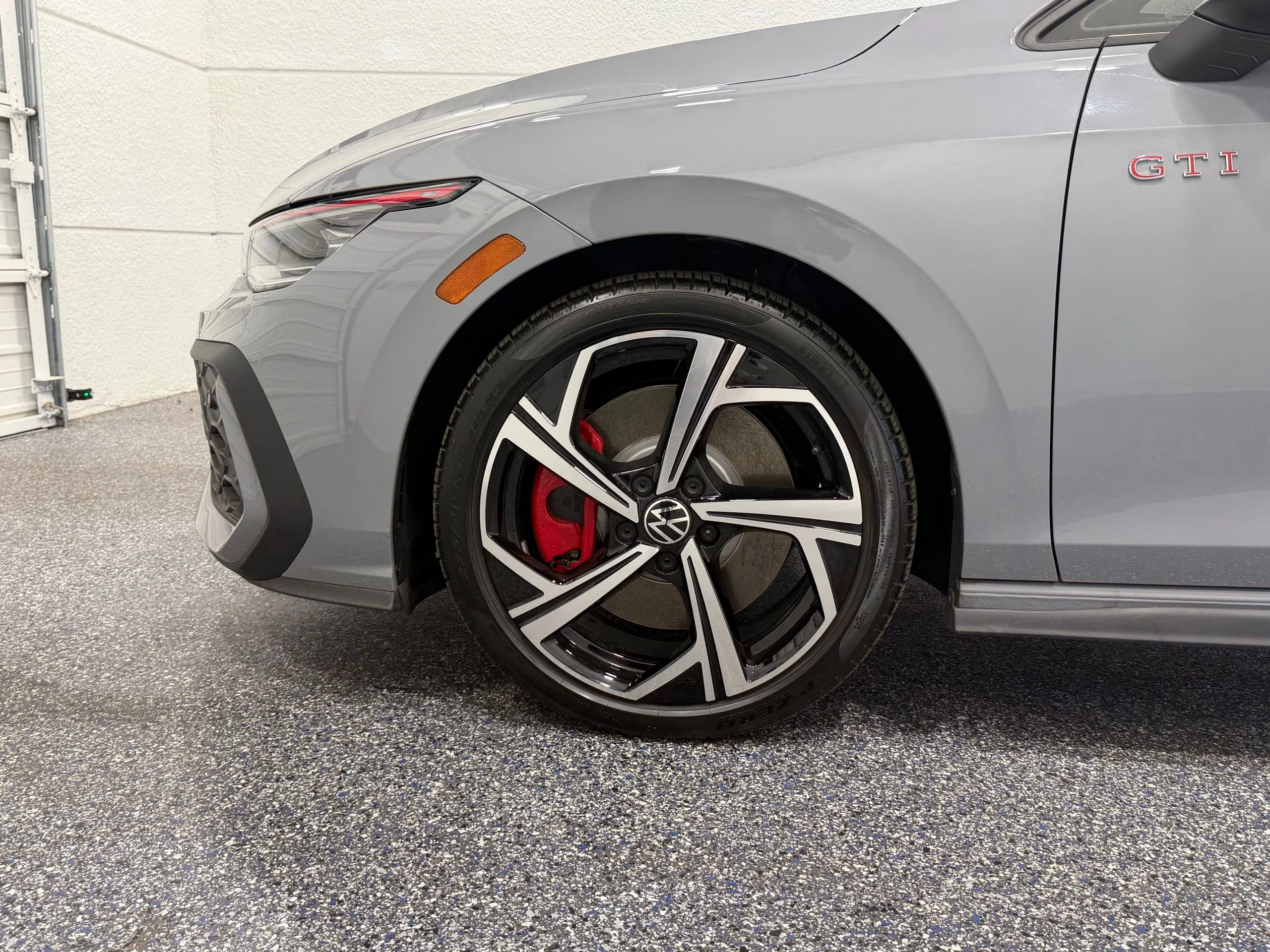 2025 Volkswagen Golf GTI SE - Photo 11